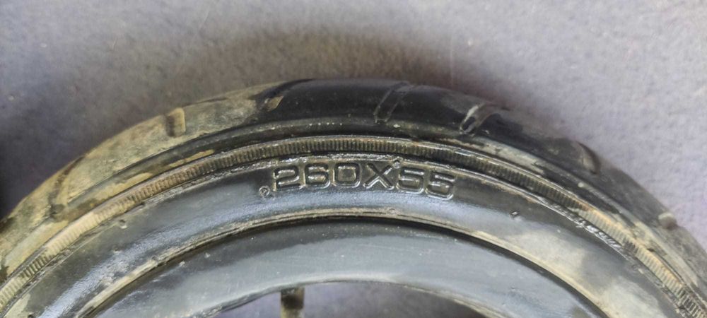 Se vine doua cauciucuri cu doua camere  carucior trotinete etc