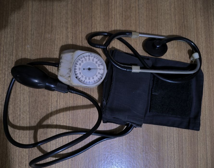 Медицинский тонометр с фонендоскопом