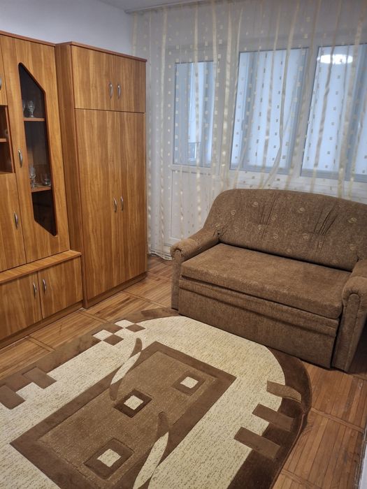 Închiriez apartament