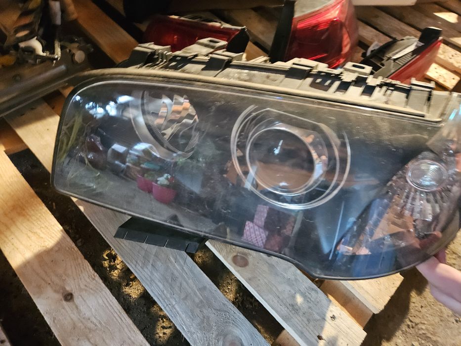 Ляв ксенонов фар за Bmw X3 2006god оборудван