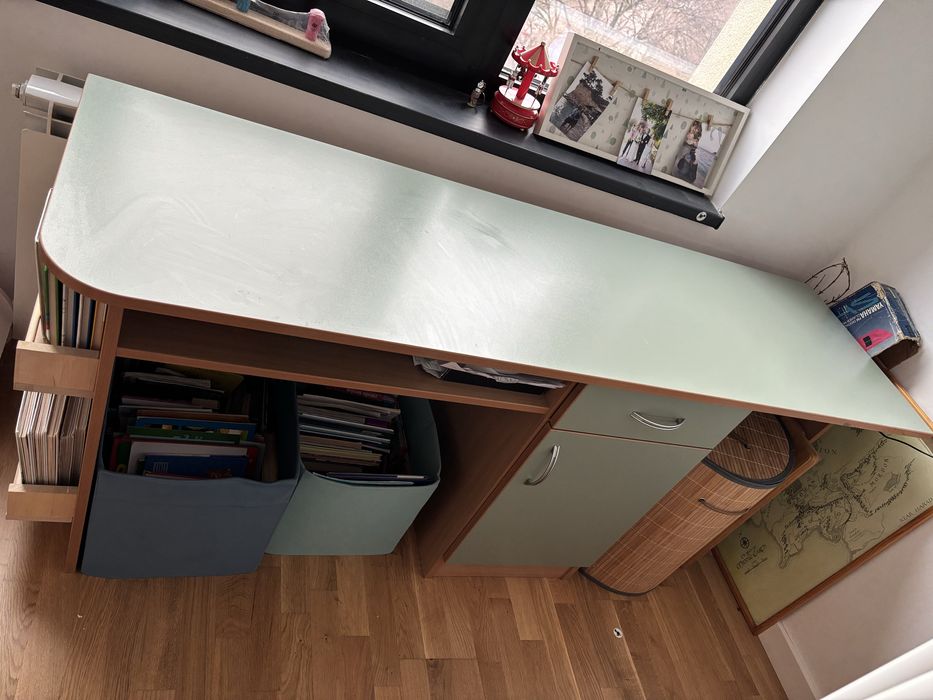 Ученическо бюро много запазено