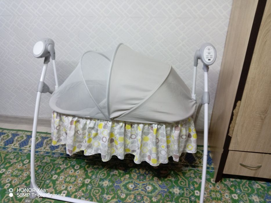 Продаю детские автоматически качели