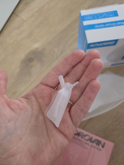 UV Лампа, комплект лакове и щипки за нокти
