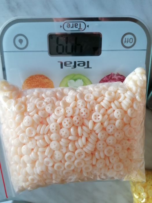 Nasturi plastic pentru hend made.