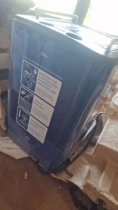Dualit coffe machine in condiții foarte bune adusa din Anglia se poate flosi si cu capsule si cafea macinata