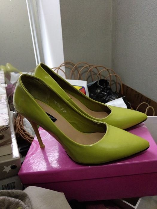 Женские туфельки на шпильке