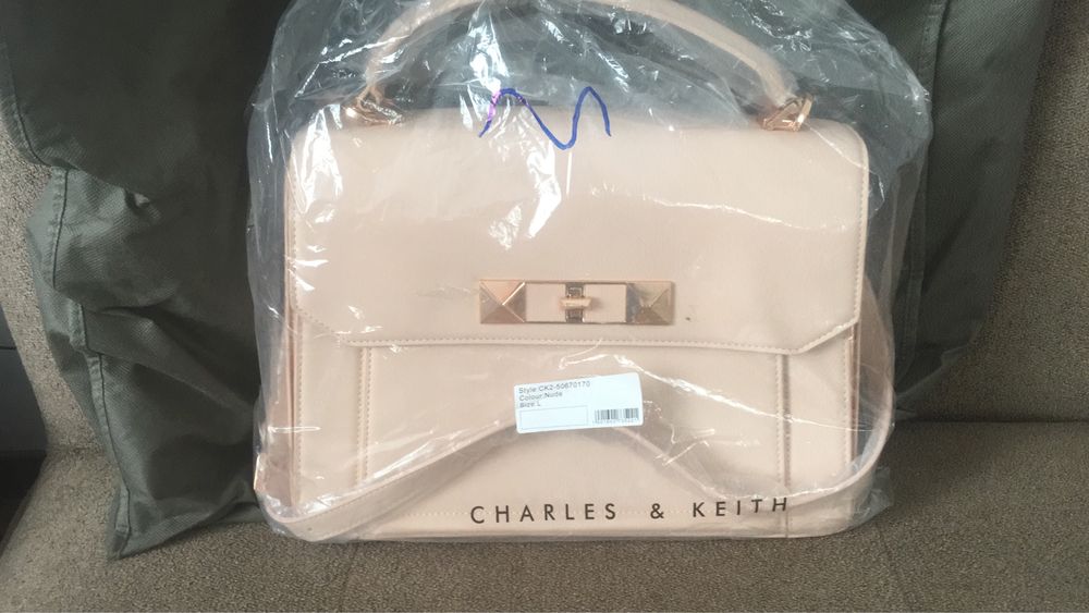 Брендовая сумка Charles&Keith