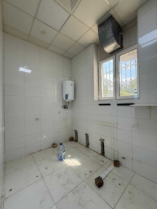 (Добрый) Аренда 45 м² и 60 м² на 1 линии проспекта Алишера Навои