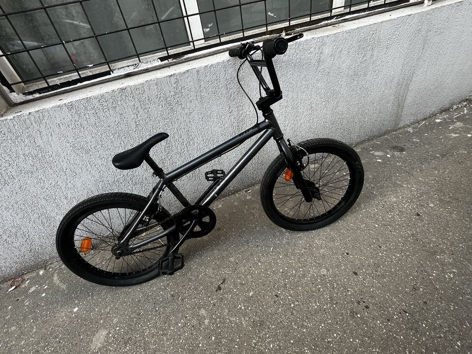 bicicleta bmx aproape noua