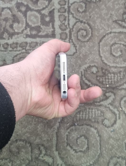 Iphone 5 SE xolati yaxshi