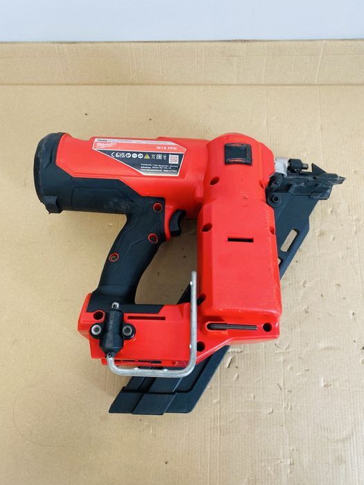 Pistol cuie Milwaukee M18 FFN