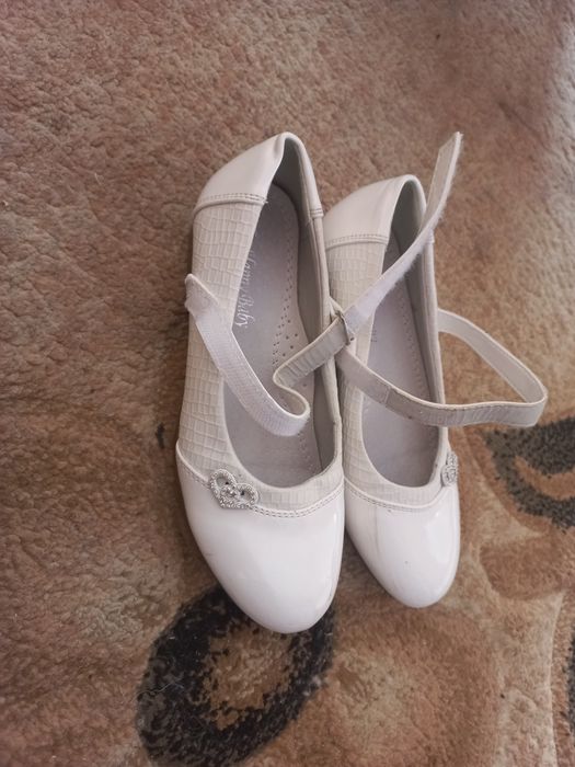 Продавам обувки цена 20