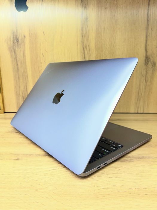 MacBook pro M1 sotiladi !!!