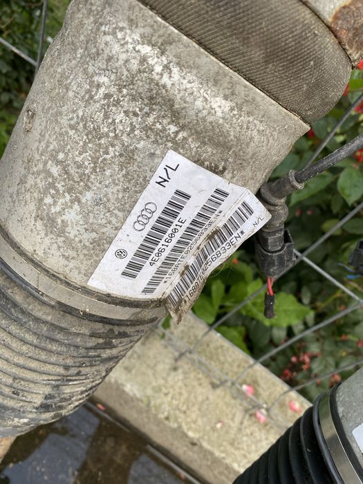 Perna aer stanga spate Audi A8D3 2003-2010 4E0616001E