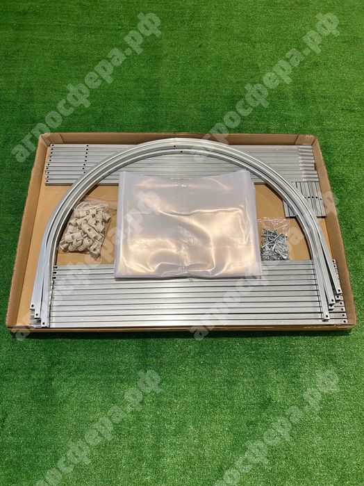 Парник из оцинкованной трубы с пленкой