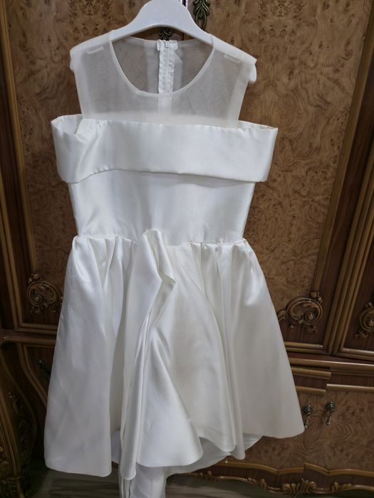 Вечерние платья для девочек 9 лет. В отличном состояние