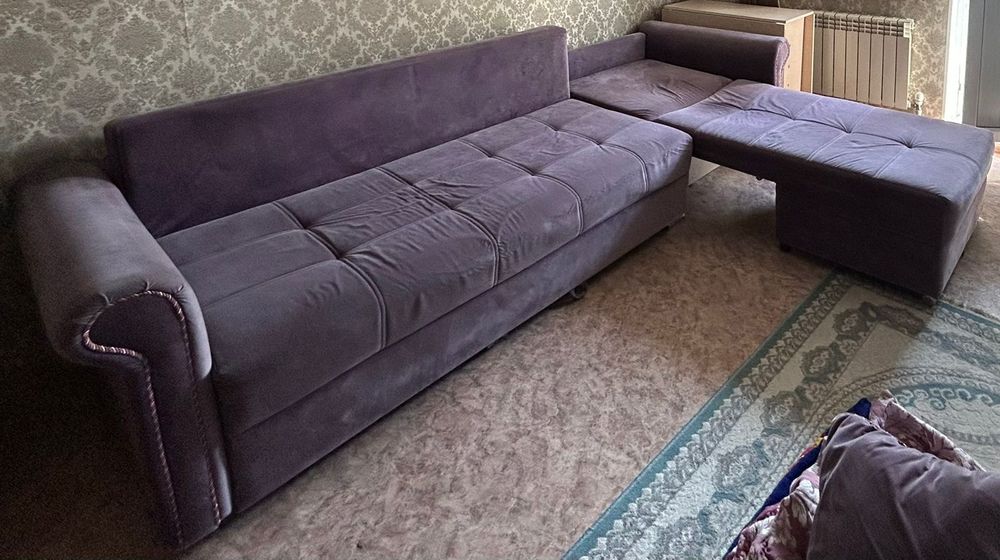 Продам диван, цвет фиолетовый