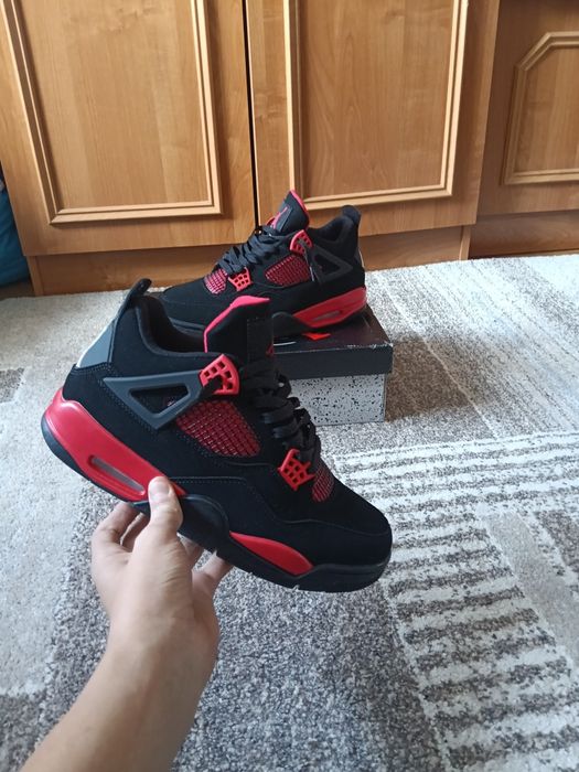 Air Jordan 4 red thunder