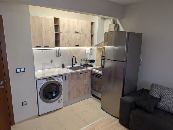 Дава се под наем Двустаен апартамент в Варна, Цветен квартал - 50 кв.м за 612 € - Снимка #2