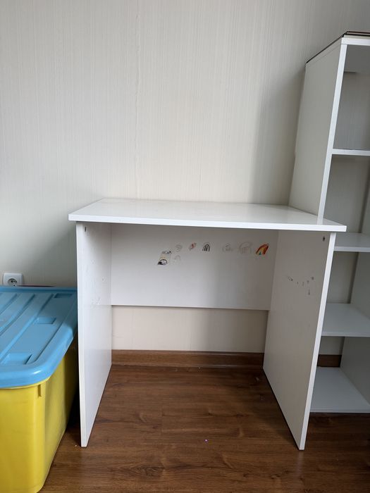 Продам Стол парту и стеллаж