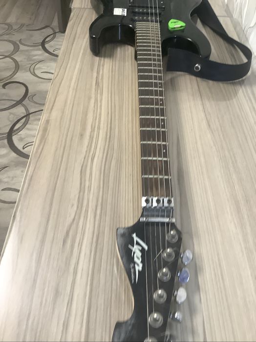 Продаю электрогитару Washburn