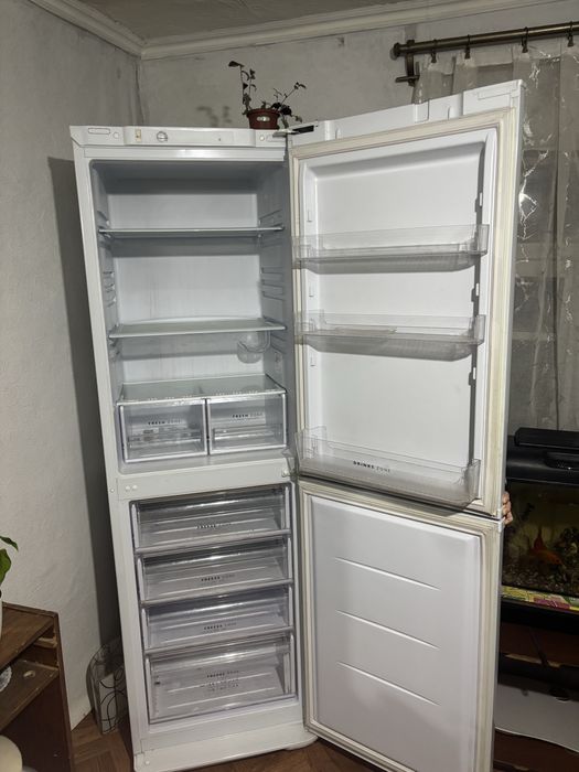 Холодильник бирюса почти новый