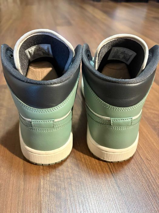 Nike Air Jordan 1 mid culoarea Jade Smoke, Mărimea 38,5