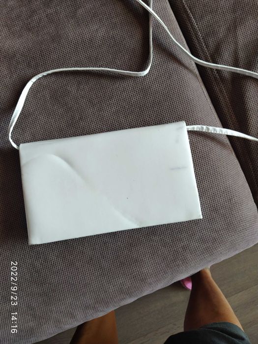 Рокля в снежно бял цвят