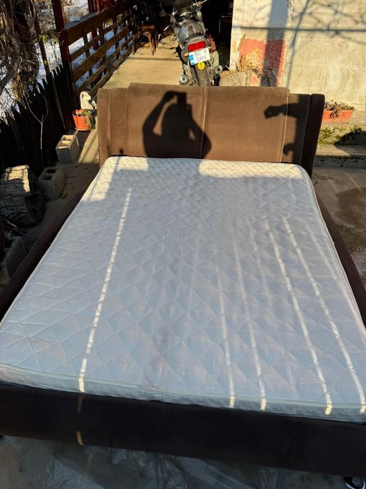 Vând Pat matrimonial