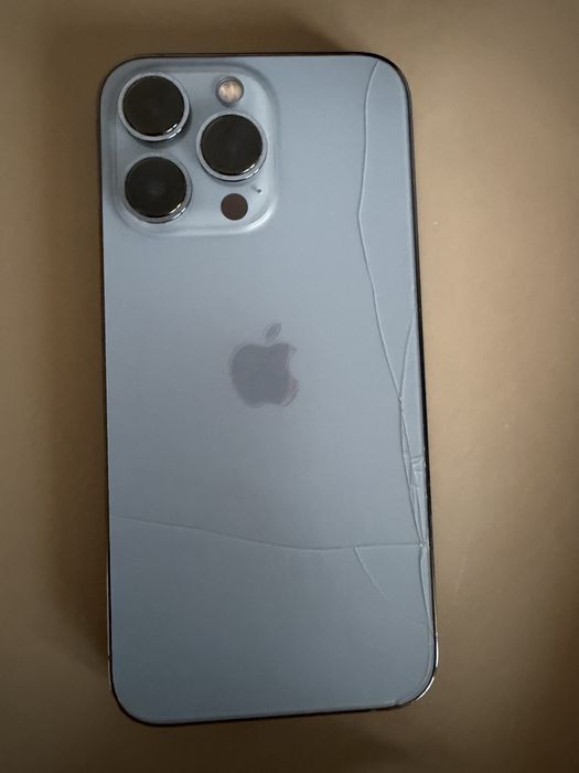 Iphone 13pro в голубом цвете