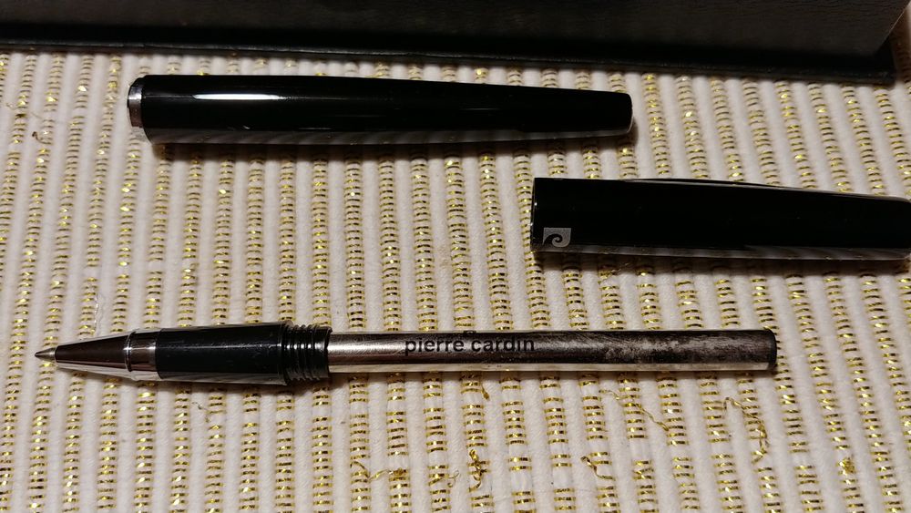 Set 2 pixuri pierre cardin, cutie, nefolosite