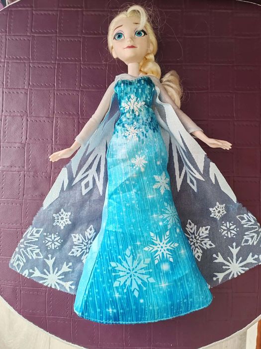 Vând păpușă Frozen Elsa
