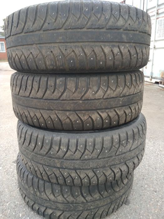 Продам шины bridgestone 285/60/18