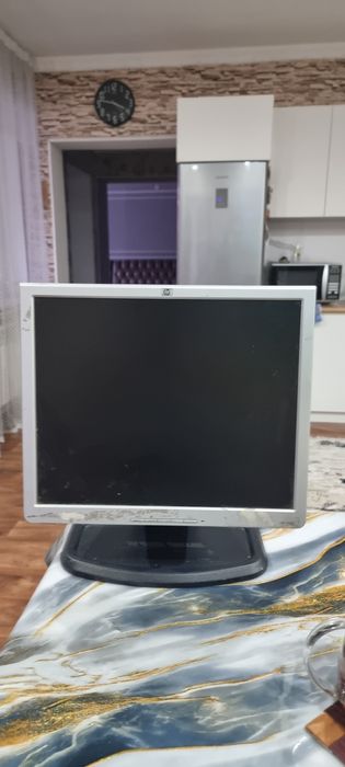 Продам мониторы HP