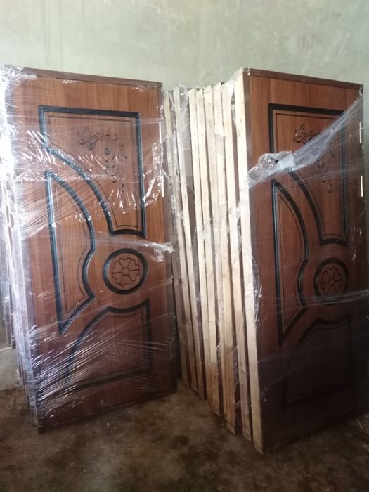 1донаси 470мингдан Пласт деразалари ва МДФ эшиклар