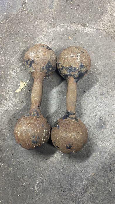 Продам гантели по 8 кг