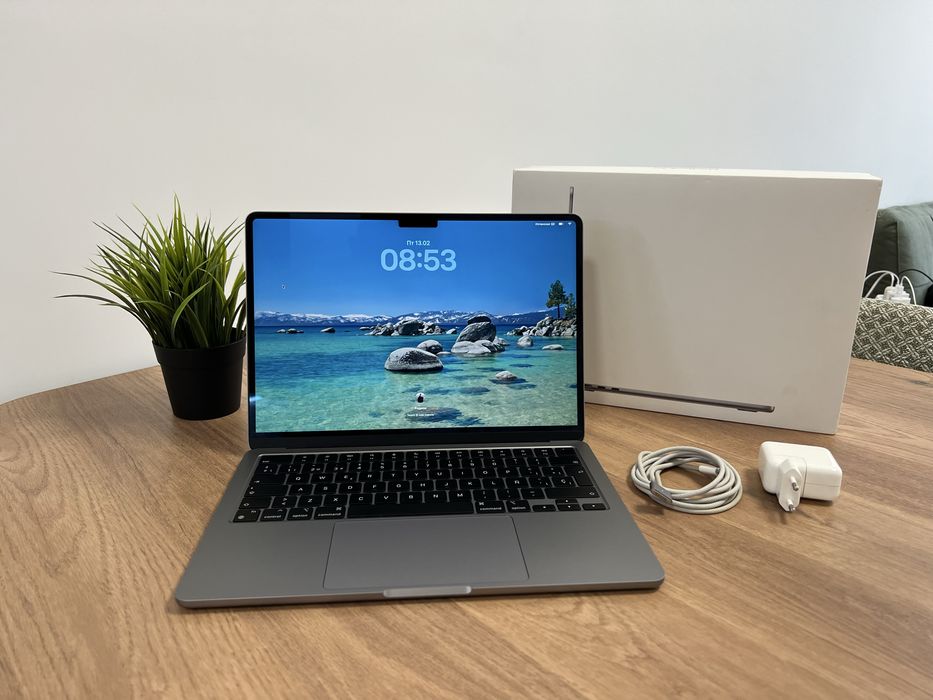 MacBook Air 13” 2022 M2 (A2681) + Microsoft 365