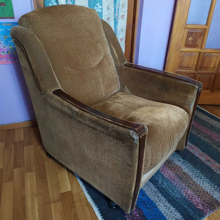 Два кресла б/у продам.