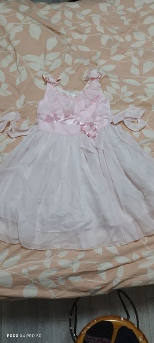 Платье праздничное в идеальном состоянии