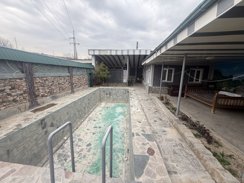 Dacha sotiladi Chirchiq