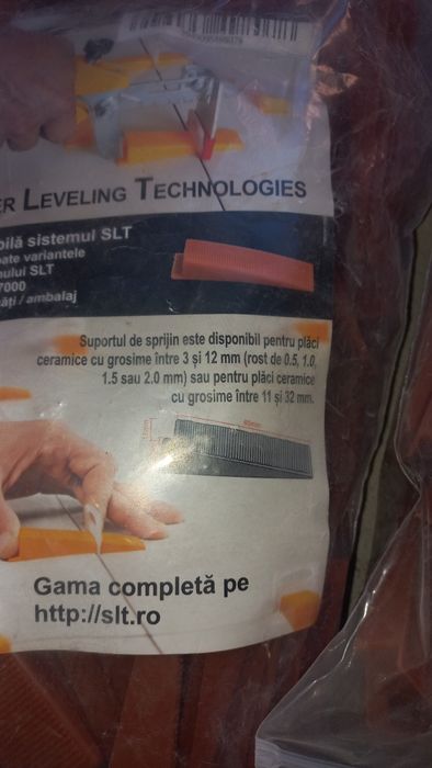 Pene și distanțiere pentru fixat gresie și faianță.