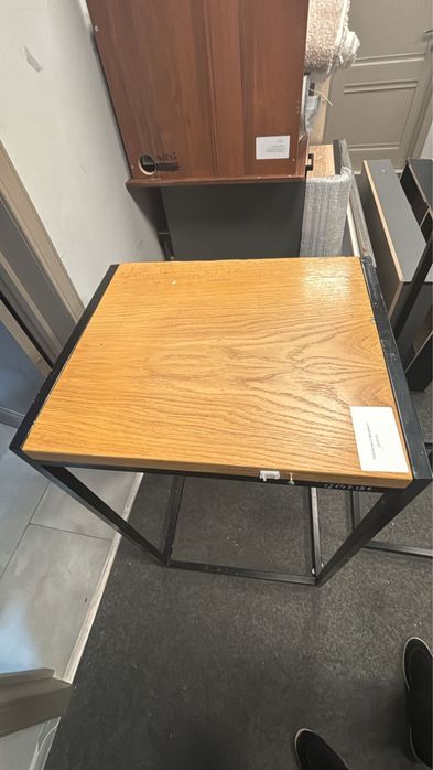 В продаже стол (рабочее песто)