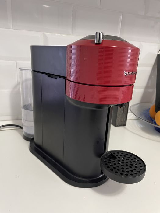 Cafetiera Vertuo Next Red NESPRESSO