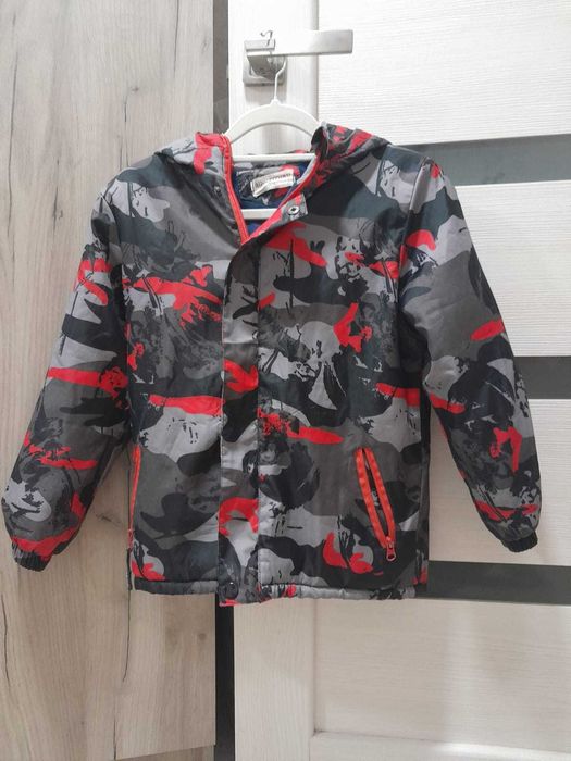 Продам куртку для мальчика