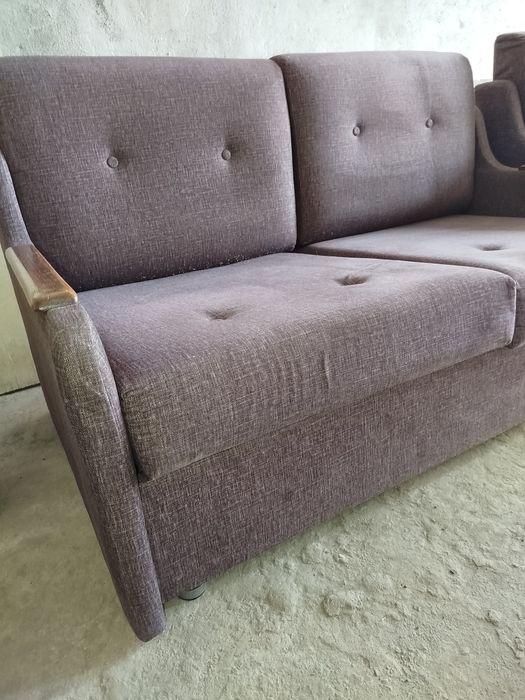 Диван и кресло б/у в хорошем состоянии,качественный