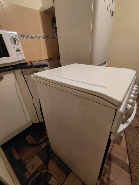 Продам газ плиту индезит