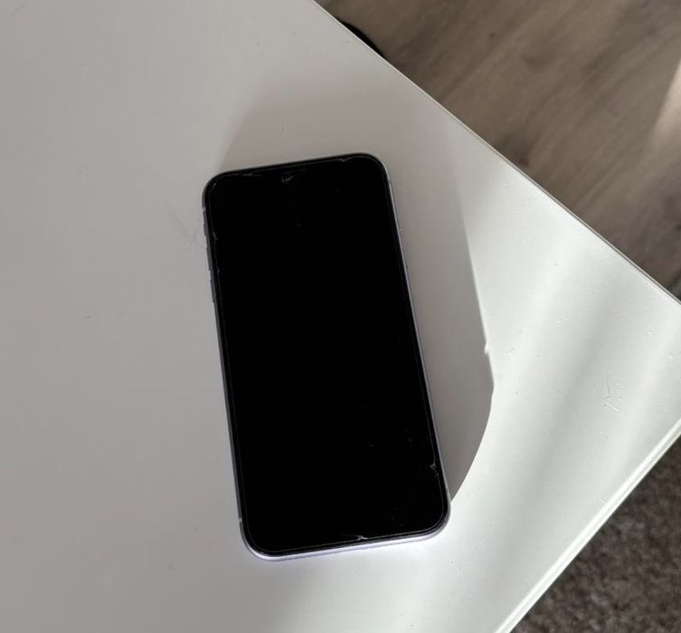 iPhone 11, в отличном состоянии