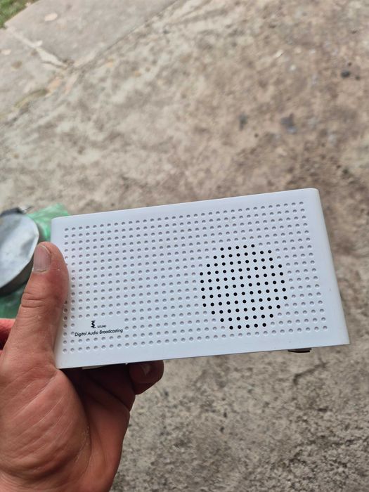Vând radio cu incărcare electrică