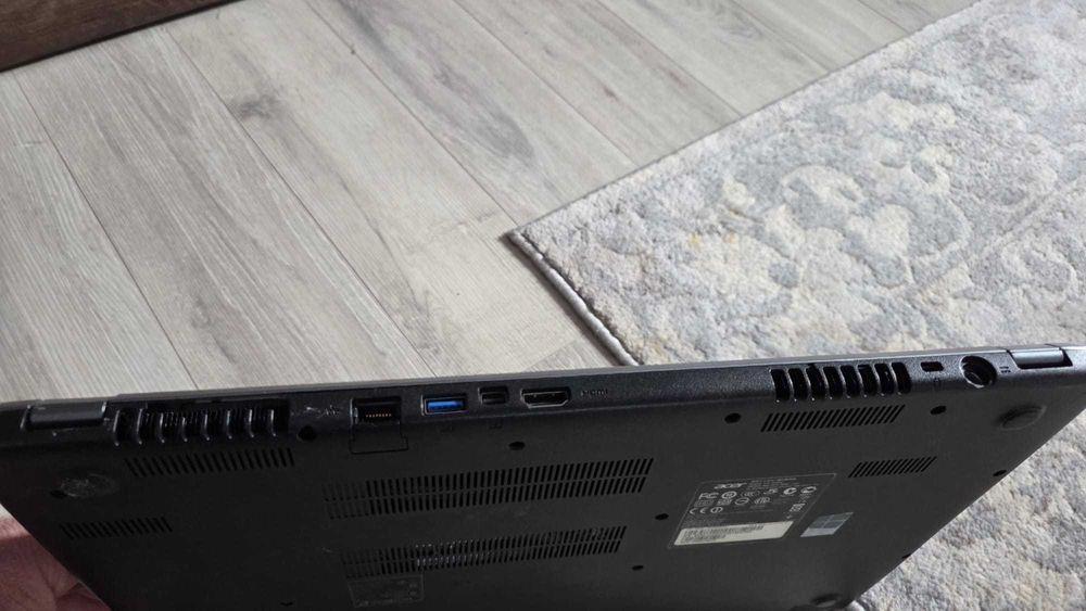 Laptop ACER Aspire V5