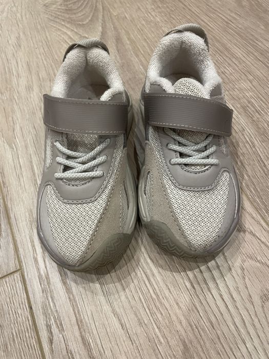 Детски сникърси Zara